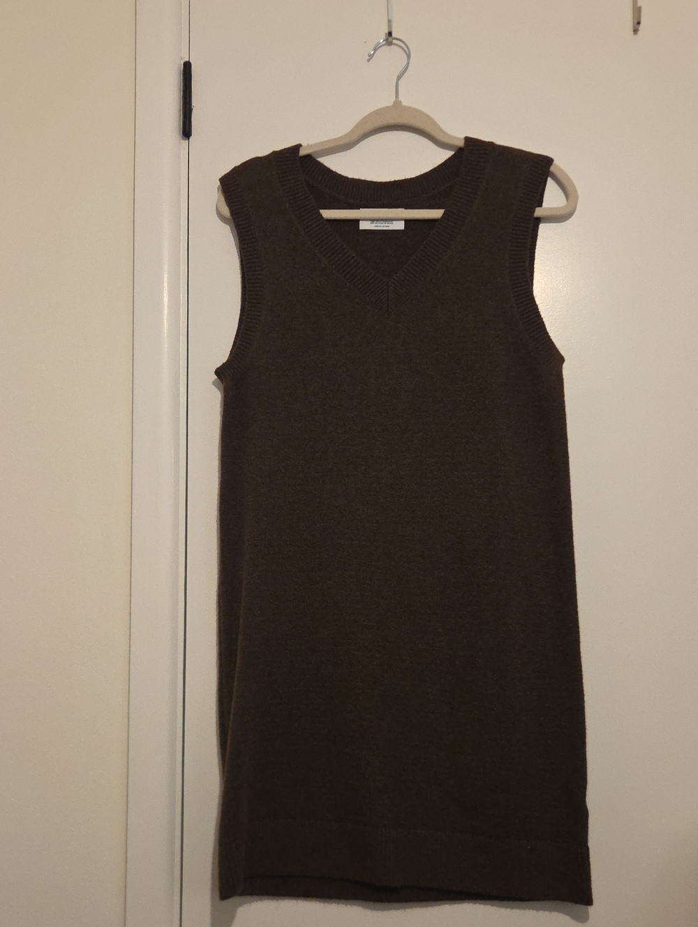 Old Navy Sleeveless V-Neck Knit Dress in Brown